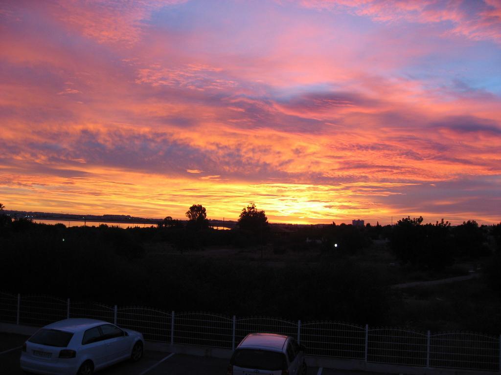 2 Bedroom Cozy Apartment In Torrevieja Exterior foto